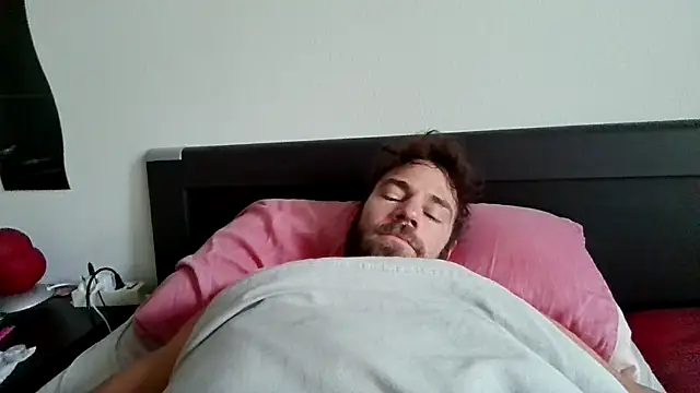 alpha-hunk online show from November 1, 2025, 8:41 am