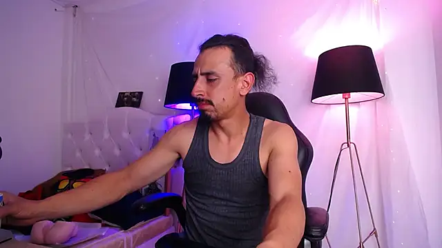 Snapshot of Sr_Magnus_ chatting on February 5, 2026, 4:08 am Sr Magnus online show from February 5, 2026, 4:08 am