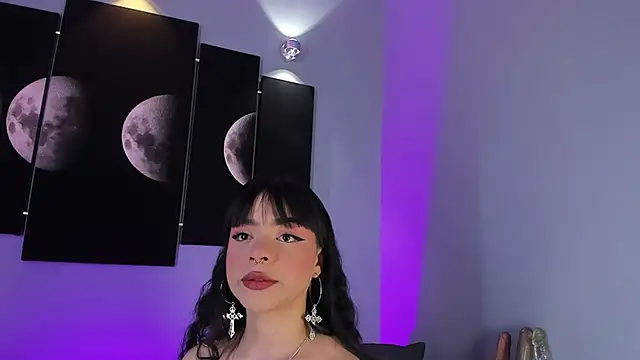 Snapshot of maddy_walker chatting on January 21, 2025, 8:32 pm maddy walker online show from January 21, 2025, 8:32 pm