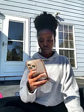 choclatepeaach online show from January 13, 2026, 4:33 pm