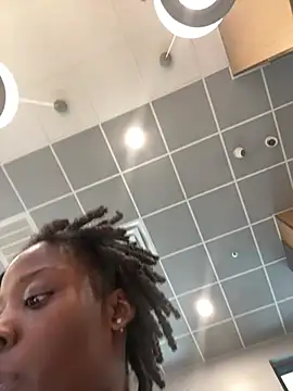 choclatepeaach online show from March 2, 2026, 8:27 pm