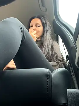 -OLYA- online show from November 9, 2025, 10:41 am