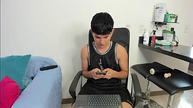 Snapshot of Lyam_ap chatting on February 19, 2025, 4:33 pm Lyam ap online show from February 19, 2025, 4:33 pm