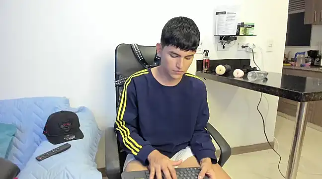 Snapshot of Lyam_ap chatting on January 13, 2025, 8:05 am Lyam ap online show from January 13, 2025, 8:05 am