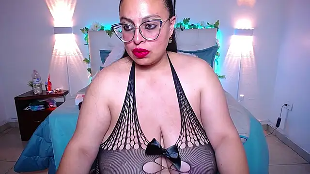 Snapshot of Dominique_Montenegro chatting on March 3, 2025, 7:07 pm Dominique Montenegro online show from March 3, 2025, 7:07 pm