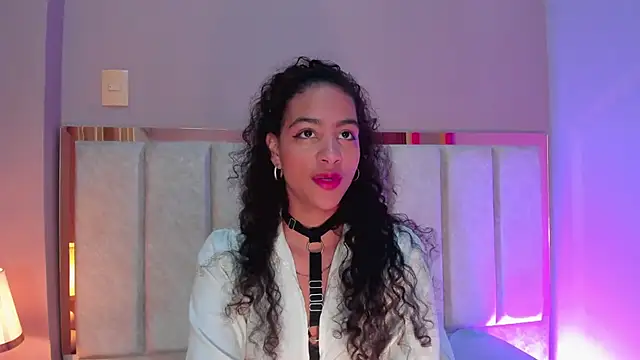 Snapshot of AntonellaHall_ chatting on November 14, 2025, 11:47 am AntonellaHall online show from November 14, 2025, 11:47 am