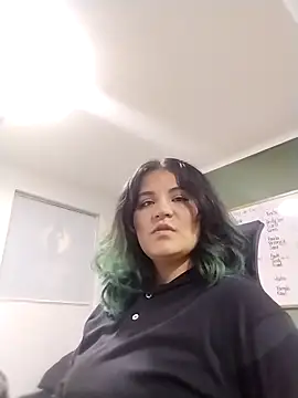 Snapshot of gigiqueen_18 chatting on March 20, 2026, 3:24 pm gigiqueen 18 online show from March 20, 2026, 3:24 pm