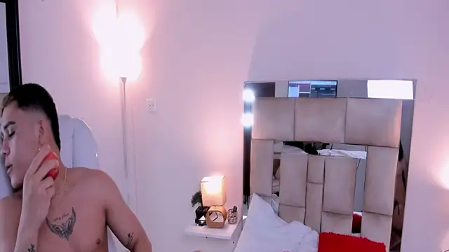 saraandstiven online show from March 8, 2025, 3:28 am