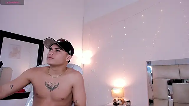 saraandstiven online show from February 18, 2025, 7:10 am