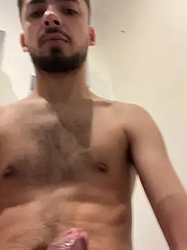 Snapshot of romain698 chatting on February 17, 2026, 9:17 am romain698 online show from February 17, 2026, 9:17 am