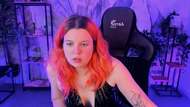 NielletaBlossom online show from March 9, 2025, 8:51 am