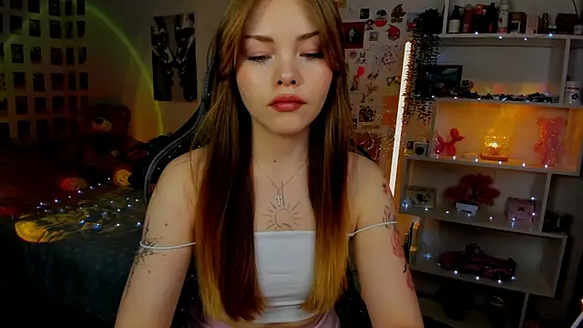 AkiraKatsu online show from December 2, 2025, 10:17 am