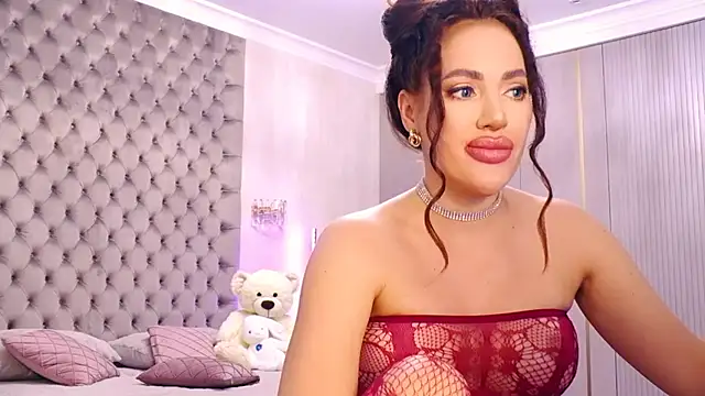 Snapshot of TianaPosh chatting on November 1, 2025, 9:30 pm TianaPosh online show from November 1, 2025, 9:30 pm