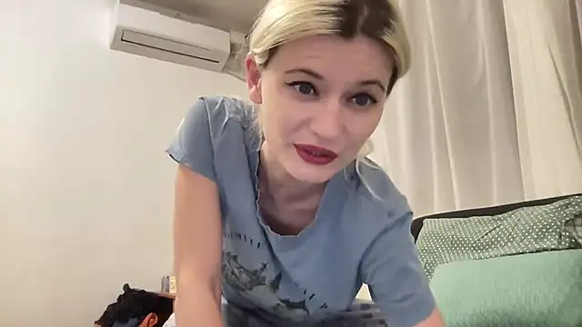 Snapshot of Onika_Love chatting on June 8, 2026, 1:22 am Onika Love online show from June 8, 2026, 1:22 am