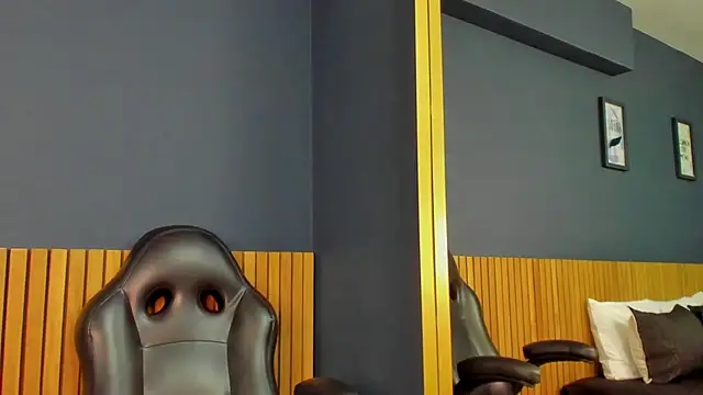 Snapshot of NathRossi chatting on February 26, 2025, 1:36 am NathRossi online show from February 26, 2025, 1:36 am