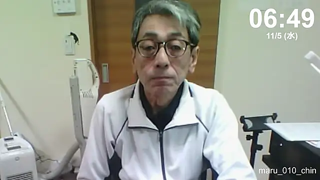 mama010-chan online show from November 4, 2025, 9:51 pm