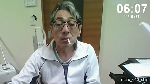 mama010-chan online show from November 9, 2025, 9:08 pm