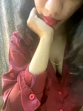 Snapshot of Divyaa69 chatting on October 11, 2025, 9:21 am Divyaa69 online show from October 11, 2025, 9:21 am