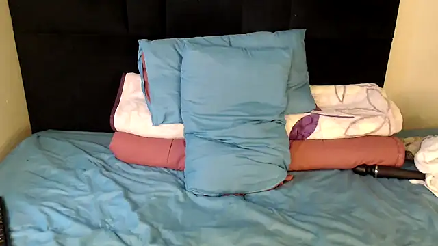 Busty-Londie online show from February 13, 2026, 6:46 am