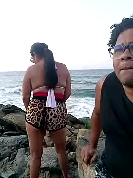 Snapshot of rosi_pamela chatting on February 24, 2025, 9:52 pm rosi pamela online show from February 24, 2025, 9:52 pm