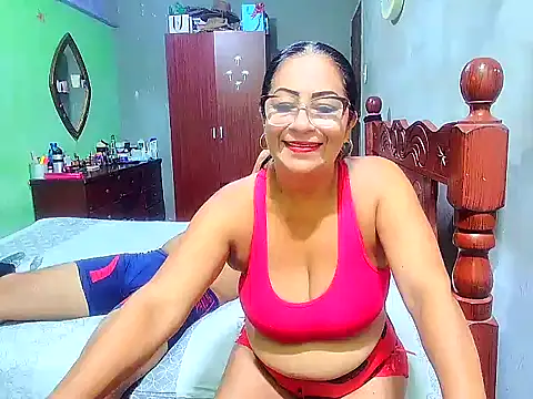 Snapshot of rosi_pamela chatting on January 10, 2025, 12:27 am rosi pamela online show from January 10, 2025, 12:27 am