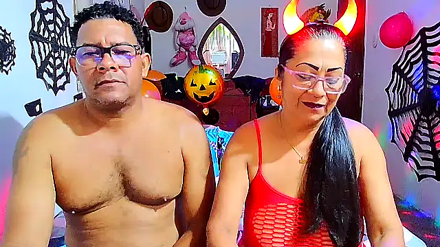 Snapshot of rosi_pamela chatting on October 19, 2025, 1:36 pm rosi pamela online show from October 19, 2025, 1:36 pm