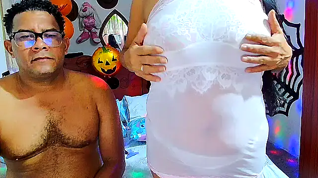 Snapshot of rosi_pamela chatting on October 25, 2025, 5:24 pm rosi pamela online show from October 25, 2025, 5:24 pm