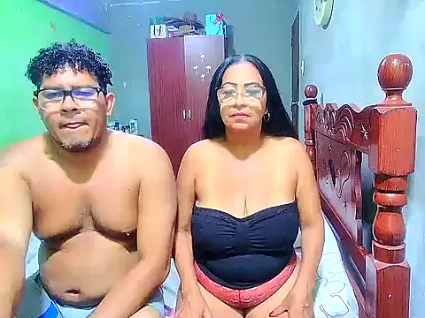 Snapshot of rosi_pamela chatting on January 4, 2025, 12:37 am rosi pamela online show from January 4, 2025, 12:37 am