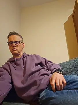 Hectorthyssen1 online show from April 5, 2026, 10:49 pm