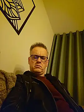 Hectorthyssen1 online show from April 12, 2026, 9:51 pm