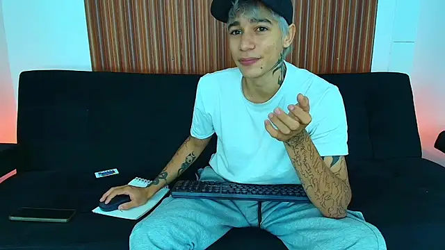 Zacktk7 online show from February 25, 2025, 11:04 pm