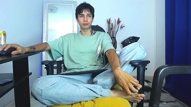 Zacktk7 online show from February 3, 2025, 10:43 pm