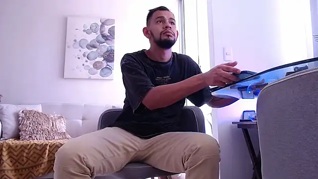 Snapshot of Bedobigcock chatting on September 28, 2025, 1:40 pm Bedobigcock online show from September 28, 2025, 1:40 pm