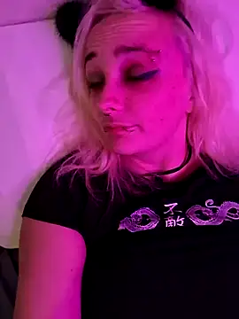 Snapshot of IzanamiNova chatting on January 20, 2025, 4:32 am IzanamiNova online show from January 20, 2025, 4:32 am