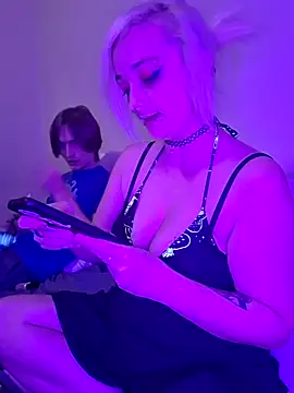 Snapshot of IzanamiNova chatting on January 28, 2025, 7:32 am IzanamiNova online show from January 28, 2025, 7:32 am