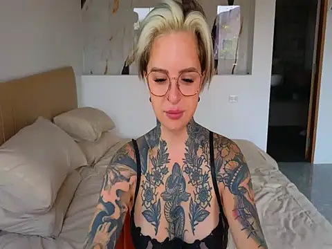 Alexandersonxo online show from April 11, 2026, 2:08 am