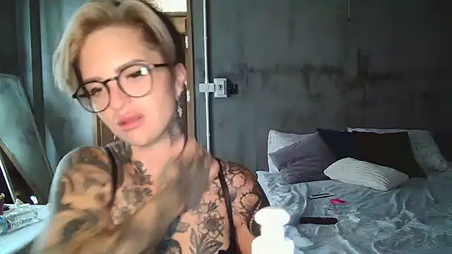 Alexandersonxo online show from February 9, 2025, 8:32 am