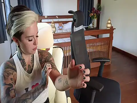 Alexandersonxo online show from March 19, 2026, 6:35 am