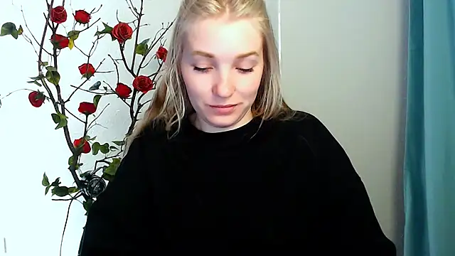 Snapshot of Queen_ofLove chatting on April 28, 2026, 1:15 pm Queen ofLove online show from April 28, 2026, 1:15 pm