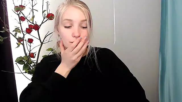Snapshot of Queen_ofLove chatting on April 27, 2026, 2:26 pm Queen ofLove online show from April 27, 2026, 2:26 pm