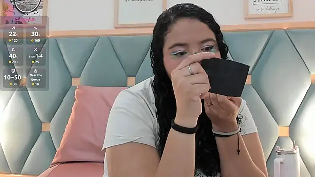 isabella walton online show from October 31, 2025, 11:18 am