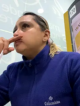 Keittly  online show from October 3, 2025, 1:53 am