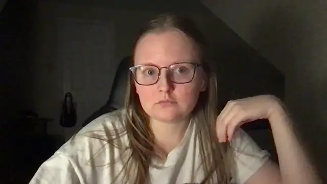 Snapshot of lexie_lilacs chatting on February 16, 2025, 4:42 am lexie lilacs online show from February 16, 2025, 4:42 am