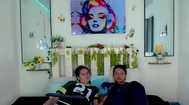 Sharon et Khloe12 online show from December 12, 2024, 9:04 pm