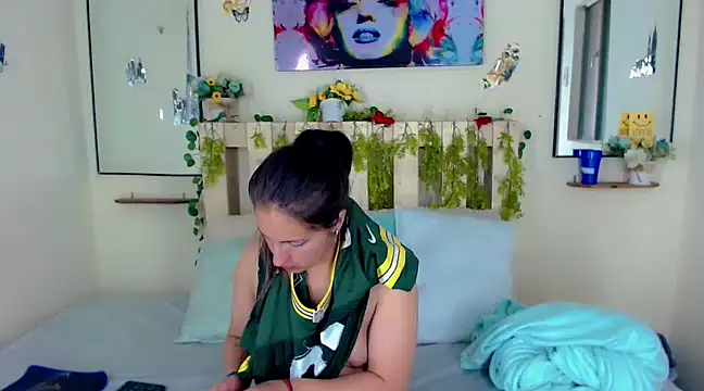 Sharon et Khloe12 online show from December 10, 2024, 12:49 pm