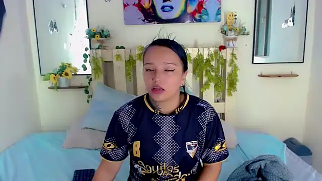 Sharon et Khloe12 online show from December 17, 2024, 4:23 am