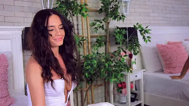 Snapshot of CarlaWhite chatting on February 24, 2026, 4:35 am CarlaWhite online show from February 24, 2026, 4:35 am