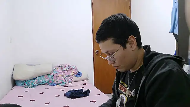 luxandracon23 online show from January 12, 2026, 9:49 am