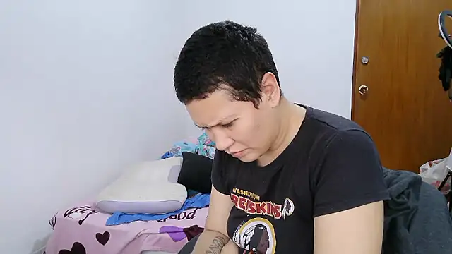 luxandracon23 online show from January 13, 2026, 9:52 pm