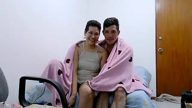 luxandracon23 online show from February 10, 2026, 10:47 am